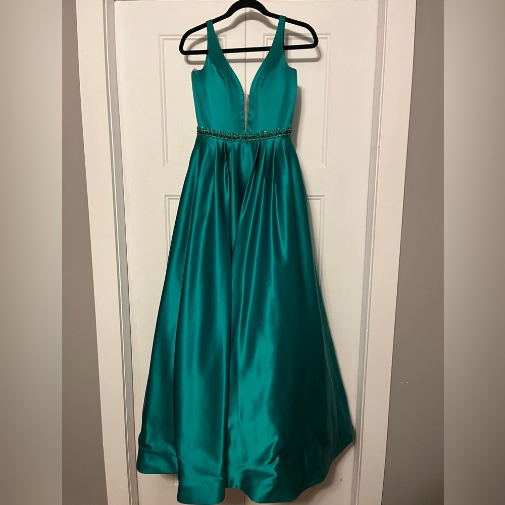 Green Pageant/Prom Dress - Picture 5 of 6